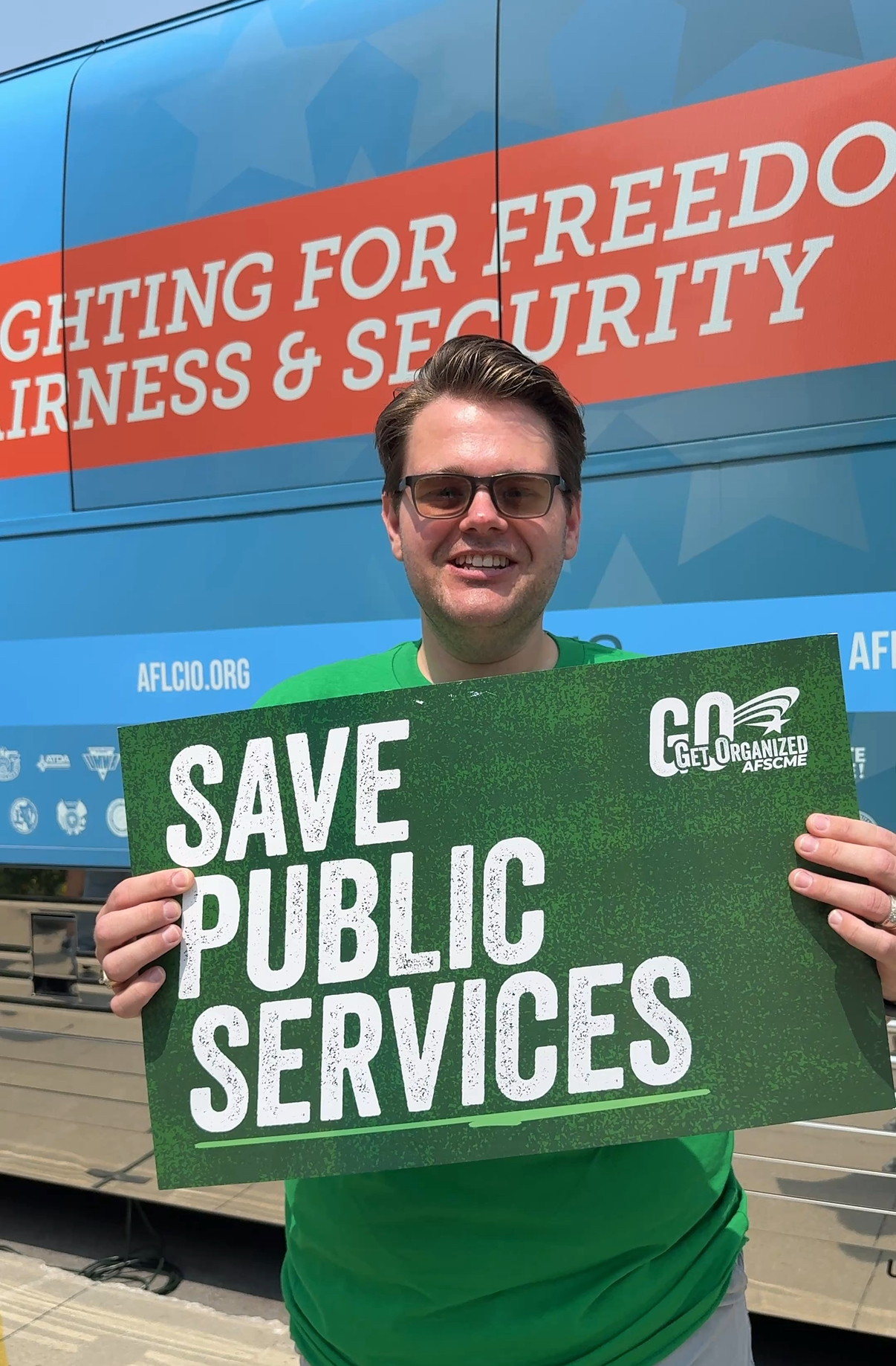 AFL-CIO’s bus tour stops in Des Moines, spotlights anti-worker lawmakers’ votes to gut public services